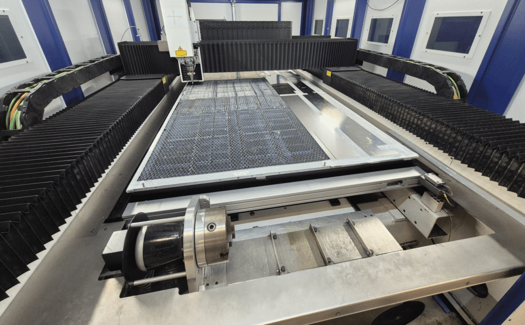 Interior view of Balliu Rabbit 1500 RTX laser cutting bed with rotary tube cutting axis